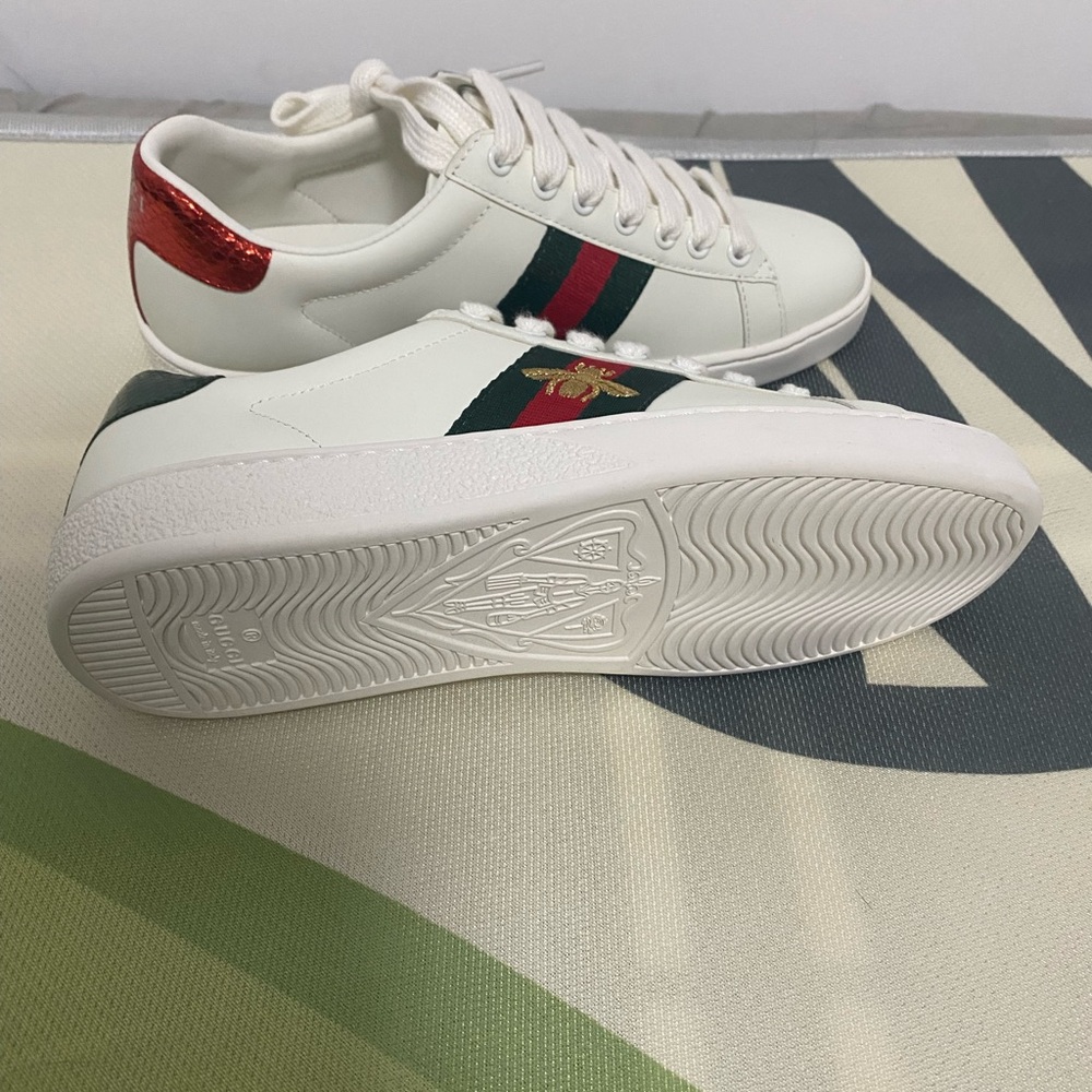 Gucci White Sneakers with Green and Red Accents - Picture 4 of 4